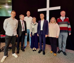 Lothar und Claudia Kranzkowski 3. und 4. v.r. mit Leitungskreis und Jürgen Tischler vom Landesverband 2. v